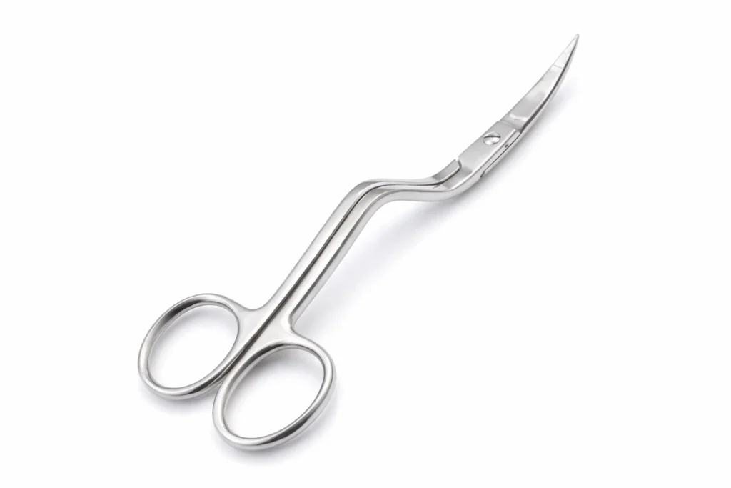 Tijera profesional para bordado a máquina con mango desplazado curvo y hojas rectas de precisión